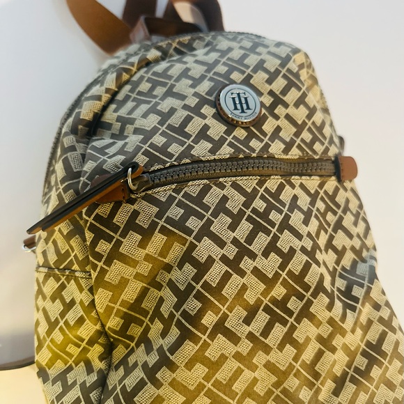 Tommy Hilfiger Logo Print Small Backpack 🎒 - Picture 5 of 16